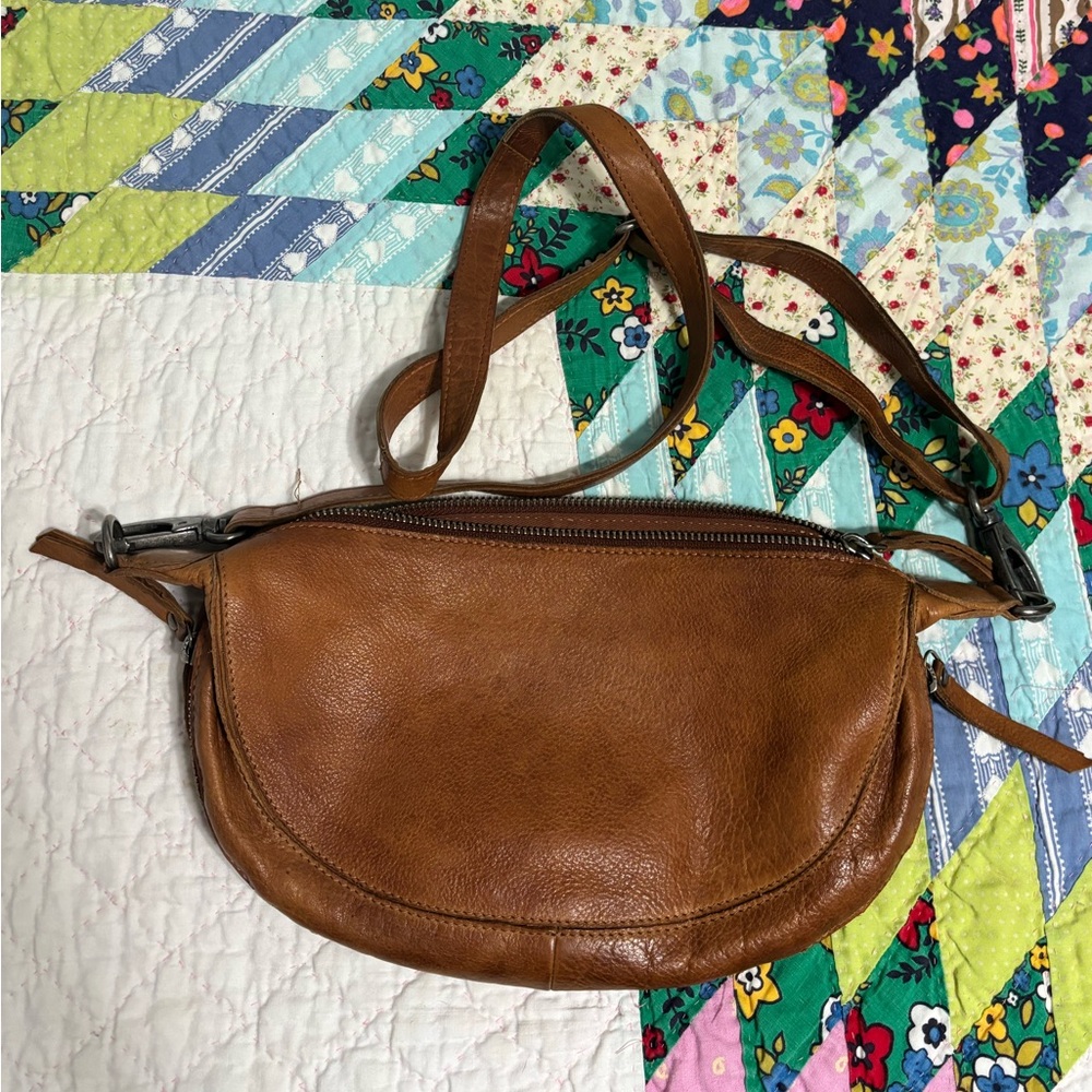 Latico Crosby Congac Leather Crossbody Saddle Bag - Picture 2 of 9